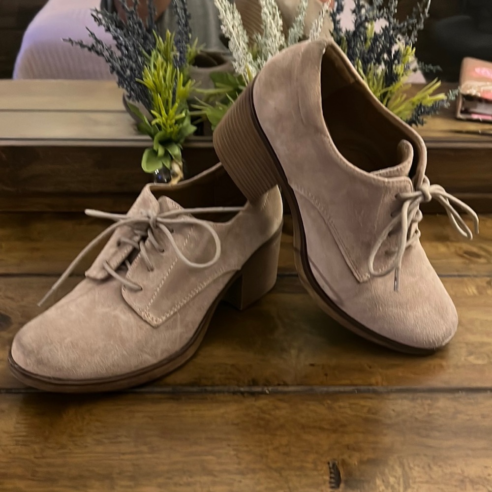 EUC Sofft low bootie size 8M